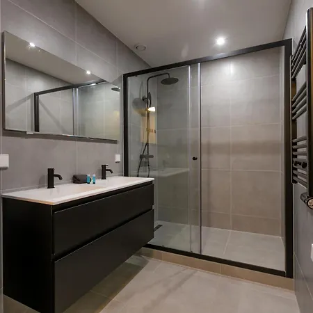 Apartment Spacious Blijdorp With3 Double Beds