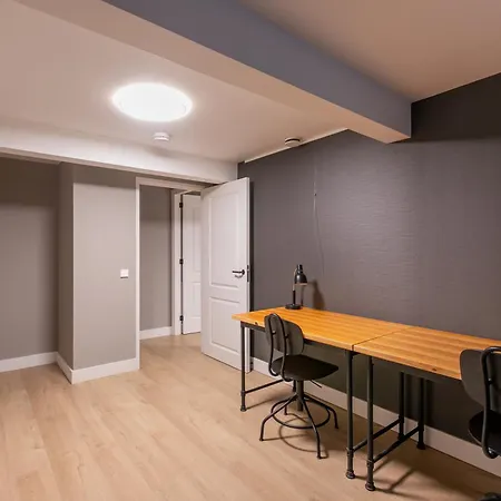 Spacious Blijdorp With3 Double Beds Apartment