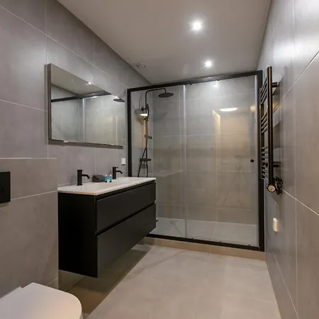 Spacious Blijdorp With3 Double Beds Appartamento *