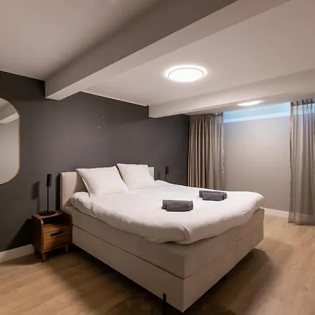 Daire Spacious Blijdorp With3 Double Beds *