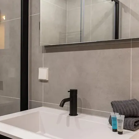 Appartement Spacious Blijdorp With3 Double Beds Rotterdam