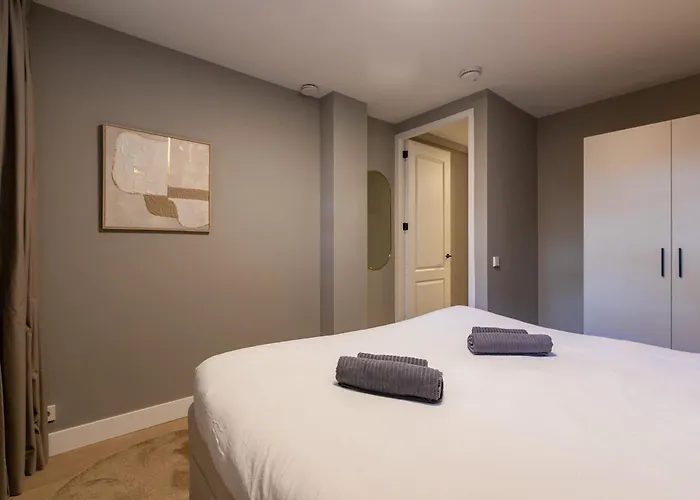 Daire Spacious Blijdorp With3 Double Beds *